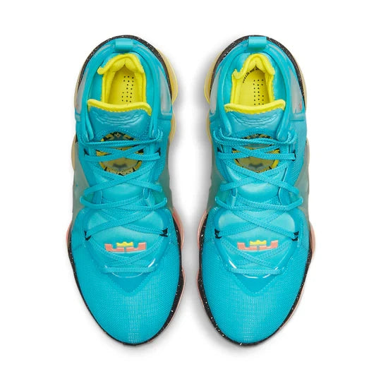 Men's Lebron 19 Christmas Shoes